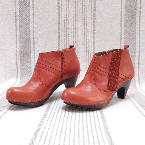 ANTHROPOLOGIE Clogs Sz 7 Coral Orange Wooden Platform Teacher Outfit Boho Hippy‎ - Picture 1 of 15